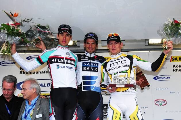 Siegerehrung Rund um Köln 2010, v.li.: Dritter Enrico Rossi (ITA Ceramica Flaminia), Sieger Juan-Jose Haedo (ARG SAXO Bank), Andre Greipel (GER HTC-Columbia) - Gummersbach - Köln o0 Jubel,