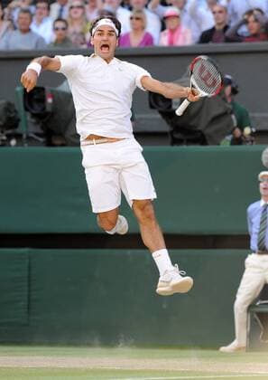 The Championships Wimbledon 2009 Day 13 05 07 09 Roger Federer (SUI) jumps for joy as he wins his 15th Grand Slam o0 Sieg Jubel Freude Emotionen Finale