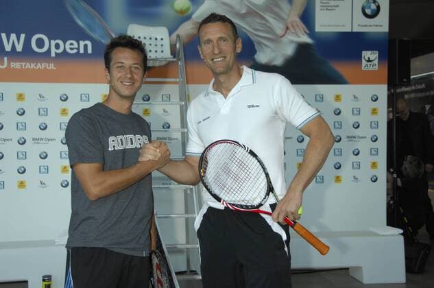 Philipp Kohlschreiber l. und Patrik Kühnen GER BMW Open Kleinfeld Match Tennis BMW Welt München 07. April 2010