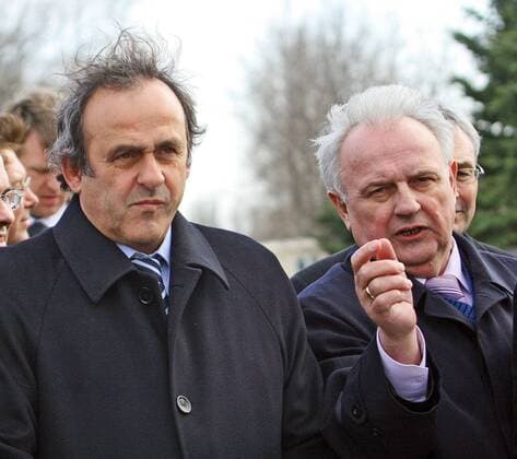 ITAR-TASS 34: DONETSK, UKRAINE. APRIL 8, 2010. UEFA president Michel Platini (FRA, L) and Donetsk Region governor Anatoly Bliznyuk (UKR) at the construction site of a new terminal at the Donetsk International Airport. Platini arrived in Ukraine to inspect work on the venues and the infrastructure for the forthcoming Euro 2012 football championships.  premiumd xint S008048B o0 FunktionÃ¤r, people, Politik