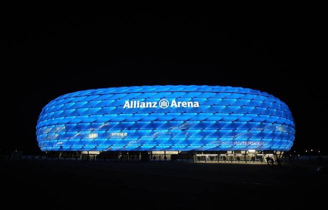 2. Fussball Bundesliga: Saison 2009 2010, 30. Spieltag TSV 1860 Muenchen 09.04.2010 ALLIANZ ARENA  o0 blau Licht beleuchtet Abend Nacht