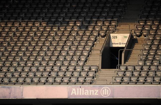 2. 1. Fussball Bundesliga: Saison 2009 2010, 30. Spieltag TSV 1860 Muenchen FC Bayern München 09.04.2010 ALLIANZ ARENA  o0 Tribüne