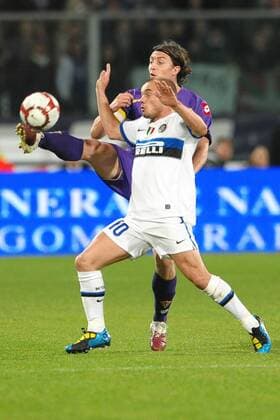 Riccardo MONTOLIVO Fiorentina, Wesley SNEIJDER Inter 10 4 2010 ACF Fiorentina (AC Florenz, violett) vs Inter Mailand (weiß) ANDREAXSTACCIOLI