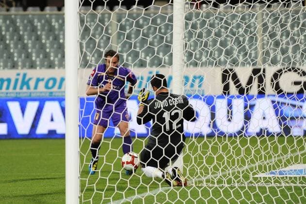 10 04 2010 - Serie A ACF Fiorentina (AC Florenz, violett) vs Inter Mailand (weiß) - Alberto Gilardino (li), Julio Cesar 