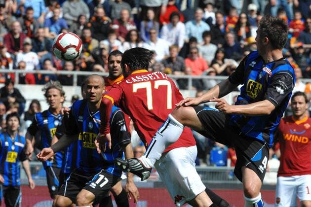 Tor von Marco CASSETTI (AS Rom) (L) 11 4 2010 AS Rom vs Atalanta Bergamo (blau) ANDREAXSTACCIOLI