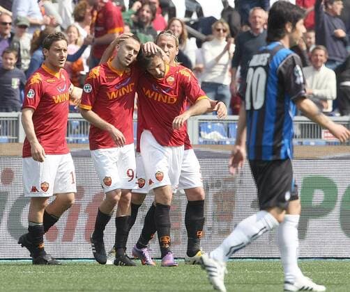 11 04 2010 - AS Rom (rot) vs FC Bologna - Jubel Rom v.li. Francesco Totti, Jeremy Menez, Mirko Vucinic, Philippe Mexes,  o0 Jubel freude