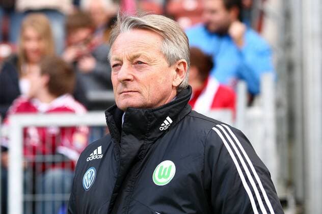1. FC Nürnberg - VfL Wolfsburg Trainer Lorenz-Günther Köstner ( Wolfsburg )