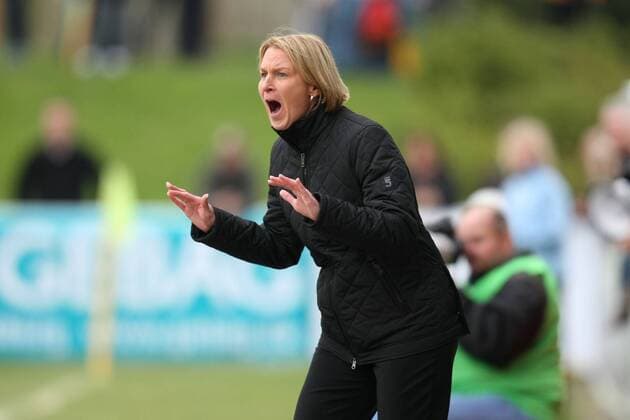 IMAGO Iconic Moments, Fußball - Frauen UEFA Women s Champions League 2009 2010 - Halbfinale - FCR 2001 Duisburg vs 1. FFC Turbine Potsdam --- Martina Voss-Tecklenburg ( Trainerin Duisburg )