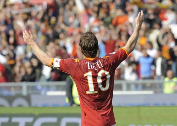 FUSSBALL INTERNATIONAL SERIE A SAISON 2009 2010 AS Rom - Atalanta Bergamo 11.04.2010 Francesco Totti (AS Rom) 
