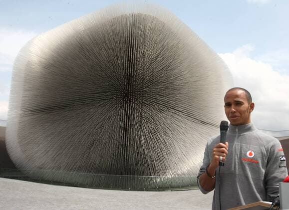 British F1 driver Lewis Hamilton of McLaren Mercedes team speaks in front of the UK Pavilion in the expo site in Shanghai, China, April 15, 2010. Lewis Hamilton visits UK Pavilion  20100415_74103 o0 GBR Gebäude o00 Architektur