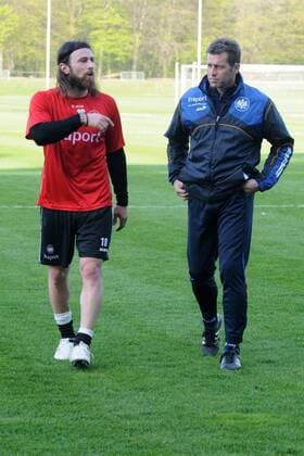 1. Bundesliga, Training, Eintracht Frankfurt Ioannis Amanatidis (L) im Gepräch mit Trainer Michael Skibbe (beide Eintracht)