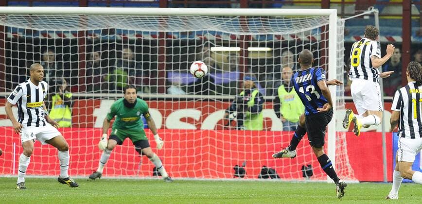 Tor von Douglas Maicon (Inter Mailand, 3.v.re.) gegen Juventus Turin BIBI