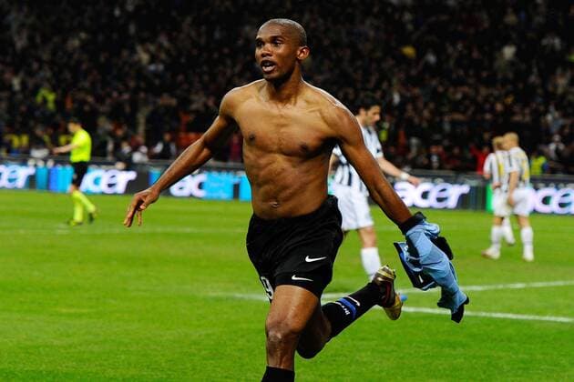 Inter Mailand (blau) - Juventus Turin (weiß), Torjubel Samuel Eto o  o0 nackt Jubel, Freude Etoo