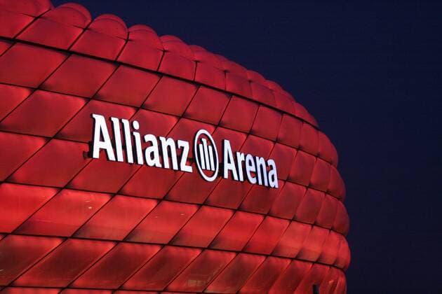 Allianz Arena - Heimspielstätte des FC Bayern München o0 Stadion Schriftzug