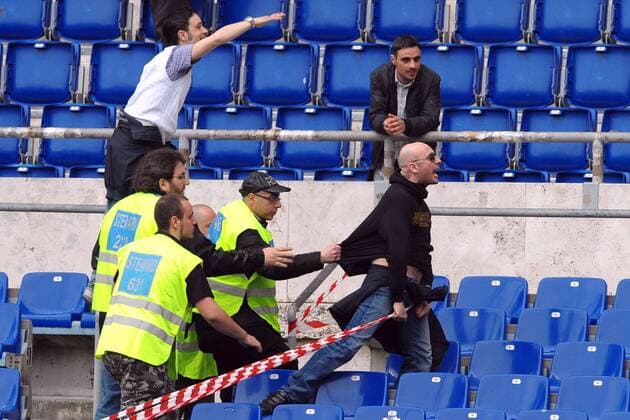Lazio Fans provozieren - Lazio Rom (Weiß) vs AS Rom (Rot) - ANDREAXSTACCIOLI o0 Fan, Zuschauer