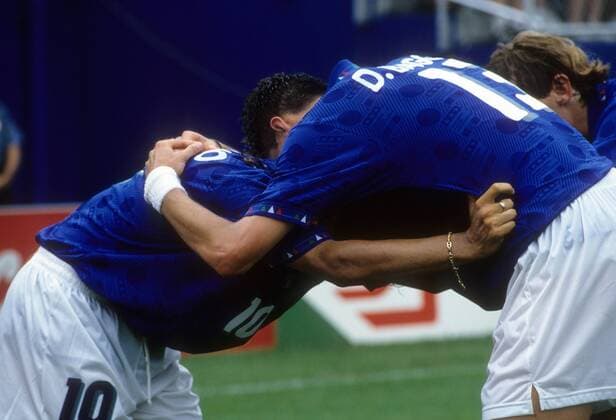 Roberto Baggio (li.) und Dino Baggio (beide Italien) - Torjubel Fußball WM Herren WM 1994, Länderspiel, Nationalteam, Nationaltrikot Gruppe Boston Freude, Begeisterung,
