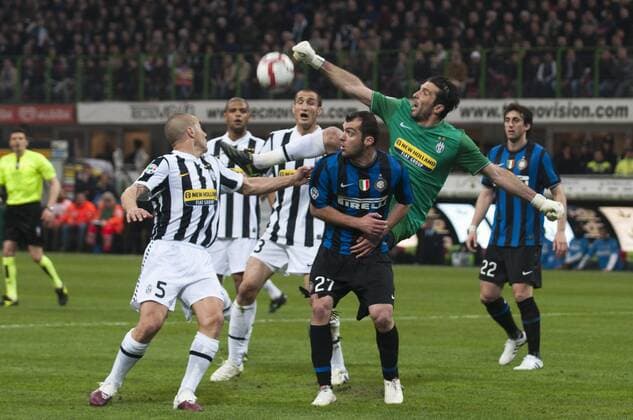 Fabio Cannavaro (Juventus, L), Goran Pandev (Inter, Mitte), Gianluigi Buffon (Juventus), APRIL 16, 2010 - - Inter Mailand - Juventus Turin (Juve) -  (010105) o0 Abwehr
