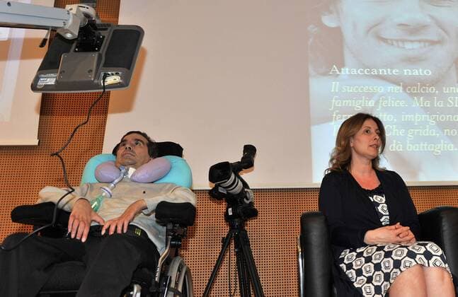 Präsentation des Buches - Attacante nato - (geboren als Stürmer) - von Stefano Borgonovo - Stefano Borgonovo (ITA) und Ehefrau Chantal Borgonovo  o0 erkrankt Partnerin, Frau, Ehefrau o0 geborener o0 Amyotrophe Lateralsklerose Krankheit ALS