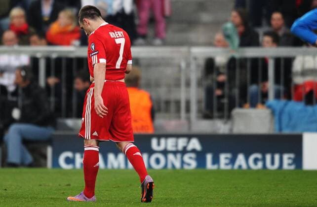 Frank Ribery (Bayern) sah die Rote Karte - FC Bayern Muenchen - Olympique Lyon ( - )