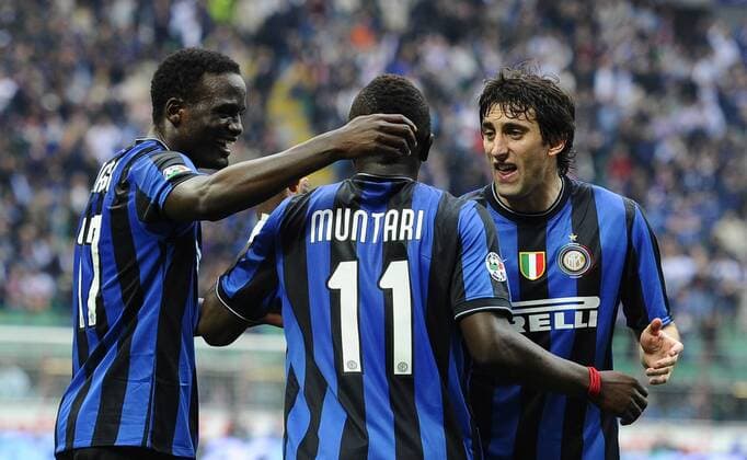 Jubel Inter L-R - MacDonald Mariga, Sulley Ali Muntari und Diego Milito - Mailand - Inter Mailand - Atalanta Bergamo -