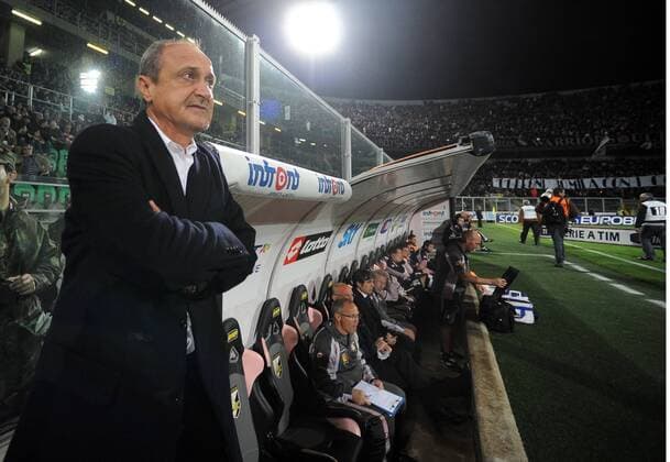 Trainer Delio Rossi (Palermo) - Palermo, 24.04.2010, US Palermo (rosa) - AC Mailand (rot) - NicoloXZangirolami