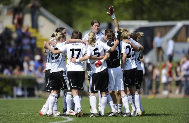 Jubel bei Frankfurt, 1.FFC Frankfurt - 1. FFC Turbine Potsdam (blau) , Frauenfußball, Bundesliga, Saison 2009 2010, Frankfurt, 25.04.2010; o0 Jubel Freude
