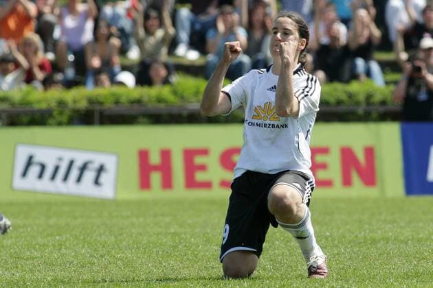 25.04.2010, Frauenfußball-Bundesliga, 20. Spieltag: 1. FFC Frankfurt - 1. FFC Turbine Potsdam (blau) . Birgit Prinz (FFC Frankfurt) jubelt nach ihrem verwandelten Elfmeter zum 2:1-Endstand. o0 Jubel Freude