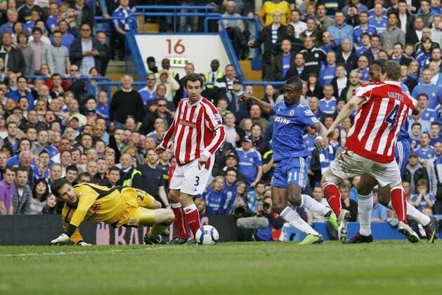 Chelsea s Salomon Kalou (2R) scoring his third goal, right: Robert Huth Barclays Premier League Chelsea FC London v Stoke City 25th April, 2010 EDITORIAL USE ONLY. No use with unauthorised audio, video, data, fixture lists, club league logos or live services. Online in-match use limited to 120 images, no video emulation. No use in betting, games or single club league player publications. o0 Tor