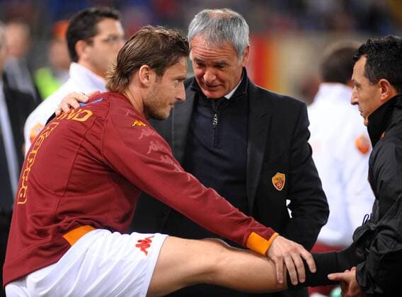 Francesco Totti (L) und Trainer Claudio Ranieri (beide Roma) enttäuscht - AS Rom (Roma) - Sampdoria Genua 1:2 - massimoxoliva