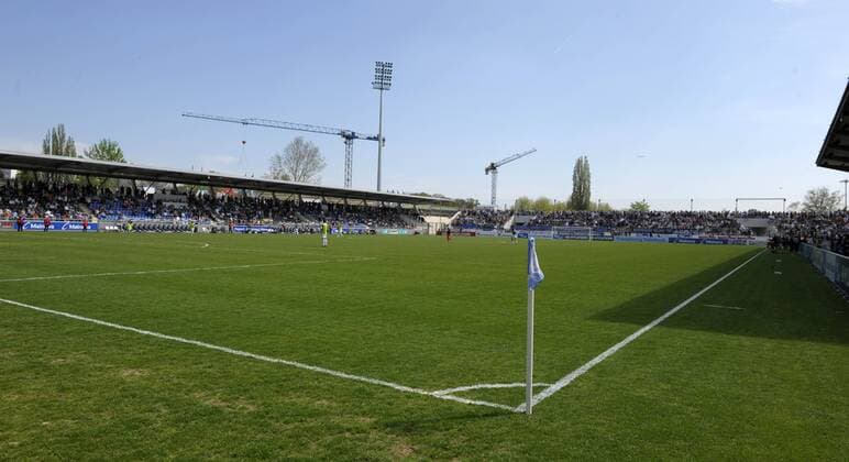 Fußball, Stadiongeschichte FSV Frankfurt 25.04.2010, Fussball 2.Liga, 32.Spieltag: FSV Frankfurt - Das Frankfurter Volksbank Stadion