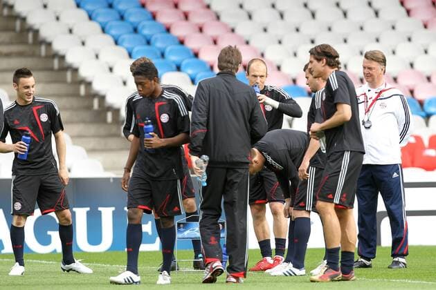 Training FC Bayern München - Trainer Louis Van Gaal (R) - Stade de Gerland - Lyon - 26-04-10 EddyLEMAISTRE - 
