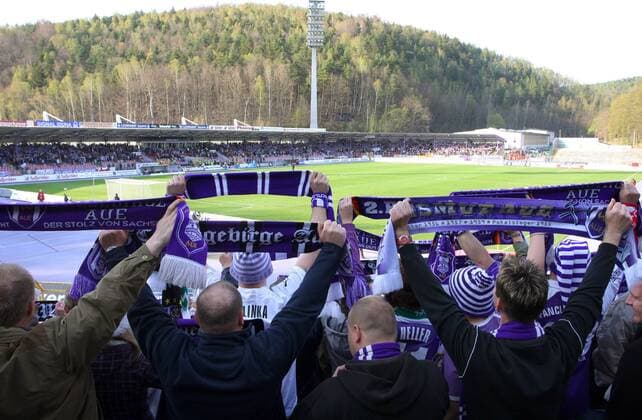 Fußball, Stadiongeschichte FC Erzgebirge Aue FC Erzgebirge Aue Fans im Erzgebirgsstadion