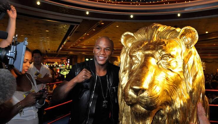 April 27, 2010 - Las Vegas, Nevada, USA - Boxer FLOYD MAYWEATHER JR arrives at the MGM Grand Hotel Casino April 27, 2010 in Las Vegas, Nevada. . - ZUMAbk3