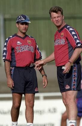 assistant trainer Jose Mourinho (L), Coach Louis van Gaal (R) FC Barcelona 1997 1998 xVIxxIVx 113700 o0 Barca Training