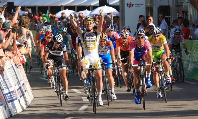 Radsport Tour de Romandie 2. Etappe Fribourg - Fribourg Etappensieger Mark Cavendish (GBR) Team HTC Columbia . Rechts Danilo Hondo (Platz 2.) Team Lampre Farnese Vini o0 Jubel Freude Ziel 