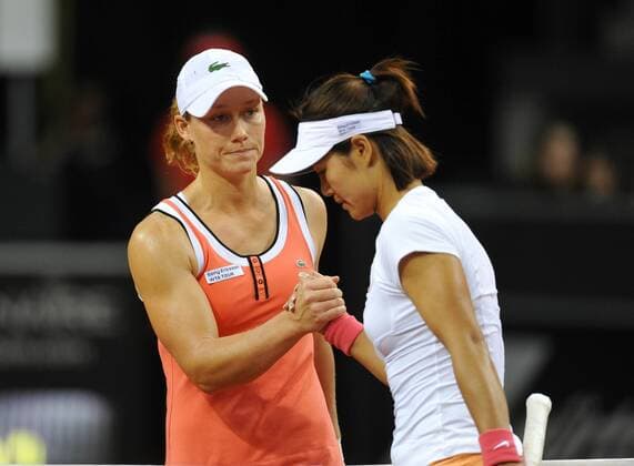 Porsche Tennis Grand Prix 2010, Viertelfinale, Samantha Stosur (Australien, li.) und Na Li (CHN)