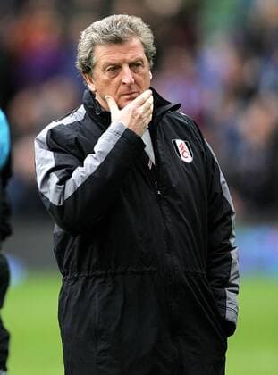 Fußball, Trainerhistorie FC Fulham von 1904 bis heute Coach Roy Hodgson of Fulham looks on, FC Fulham (white) - West Ham United (red) 2010 EDITORIAL USE ONLY. No use with unauthorised audio, video, data, fixture lists, club league logos or live services. Online in-match use limited to 120 images, no video emulation. No use in betting, games or single club league player publications. o0 Nachdenklichkeit