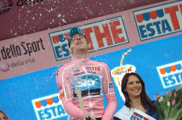 2010, Giro d Italia, Amsterdam - Amsterdam: Team Sky 2010, Bradley Wiggins im rosa Trikot -  o0 Siegerehrung Freude