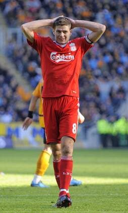 Liverpool s Steven Gerrard, Hull City (yellow) - Liverpool FC (red) EDITORIAL USE ONLY. No use with unauthorised audio, video, data, fixture lists, club league logos or live services. Online in-match use limited to 120 images, no video emulation. No use in betting, games or single club league player publications. o0 Enttäuschung