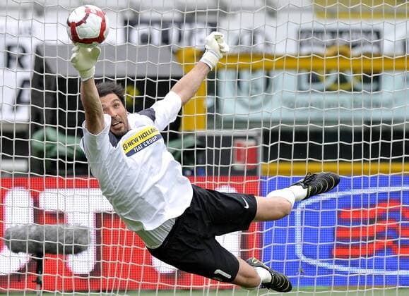Gianluigi Buffon (Juventus), Juventus Turin (weiß) - FC Parma (blau) giorgioxperottino