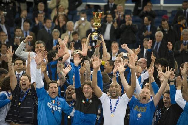 Inter Milan team group, MAY 5, 2010 - Football : Inter team group with Maicon (3.R) celebrate with the trophy after winning the Italian Cup Final Tim Cup match  (022015) o0 Siegerehrung Pokal, Trophäe Jubel, Freude Totale