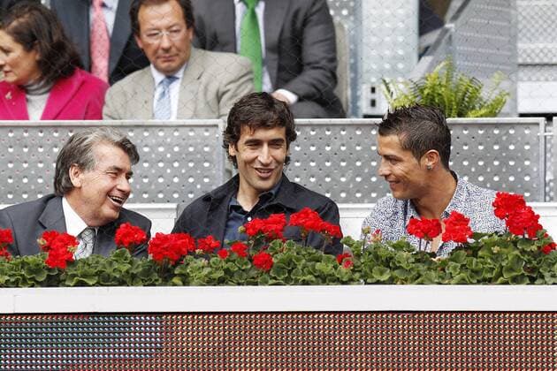 LtoR: Manuel Santana (Tournament Director), Raul Gonzalez and Cristiano Ronaldo (Real Madrid) during Tennis Madrid Open match, May 5,2010..  (25361) o0 Funktionär o00 Mutua Madrilena
