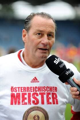FUSSBALL - BL, Sturm vs RBS GRAZ,AUSTRIA,13.MAI.10 - FUSSBALL - SK Sturm Graz vs Red Bull Salzburg, Meisterfeier Salzburg 2010. Bild zeigt Trainer Huub Stevens (RBS) beim Interview. 