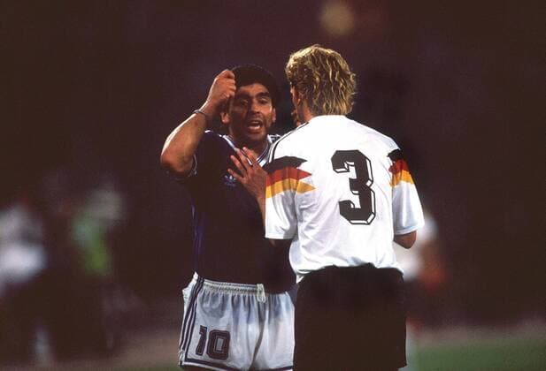 Diego Armando Maradona (Arg, L) argues his point with Andreas Brehme (Ger). Argentina v West Germany. World Cup Final 1990. Rome. 8 7 90.  o0 Spannung