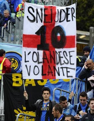 Inter Mailand mit einem Plakat für Wesley Sneijder, den fliegenden Holländer  o0 Plakat, Fanplakat, Fanplakate, Transparent, Fan, Zuschauer