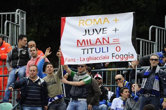 Inter Mailand Fans verhöhnen die Konkurrenten AS Rom und AC Mailand  o0 Plakat, Fanplakat, Fanplakate, Transparent, Zuschauer