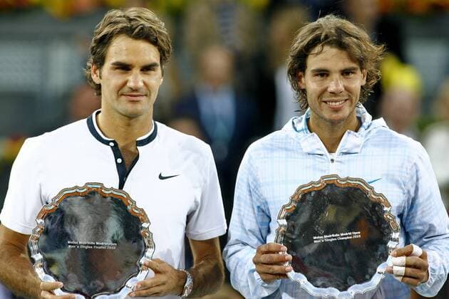 TENNIS - MUTUA MADRILENA MADRID OPEN - 16 05 2010 - ROGER FEDERER (SUI, li.) und Sieger RAFAEL NADAL (ESP) -  o0 Jubel, Freude Sieg, Sieger Pokal, Trophäe Objekte