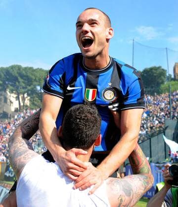 FUSSBALL INTERNATIONAL SERIE A SAISON 2009 2010 AC Siena - Inter Mailand 16.05.2010 INTER MAILAND IST ITALIENISCHER MEISTER Wesley Sneijder (Inter) 