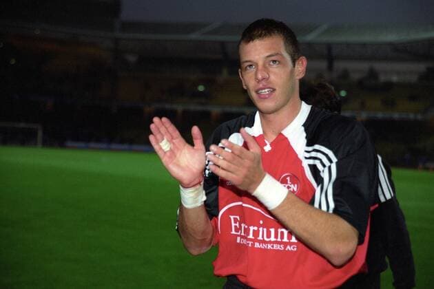 Dusan Petkovic (Nürnberg) - Schlussjubel - DEUTSCHSPRACHIGE SPORTZEITSCHRIFTEN UND -ZEITUNGEN NUR NACH RÜCKSPRACHE Fußball 1. BL Herren Saison 2002 2003, 1. FC Nürnberg - 1. FC Kaiserslautern 1:0 Einzelbild Nürnberg Freude,
