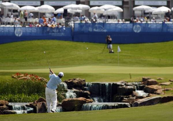 20 MAY 2010: Christopher Brown (USA) with his 2nd shot at the 18th hole during the first round of the HP Byron Nelson Championship played at TPC Las Colinas Four Season Resort in Irving, TX. Icon1005200609 EDITORIAL USE ONLY